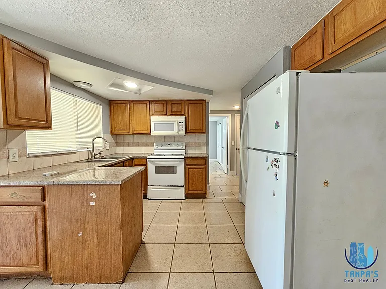 9210 Pegasus Ave — Photo 6