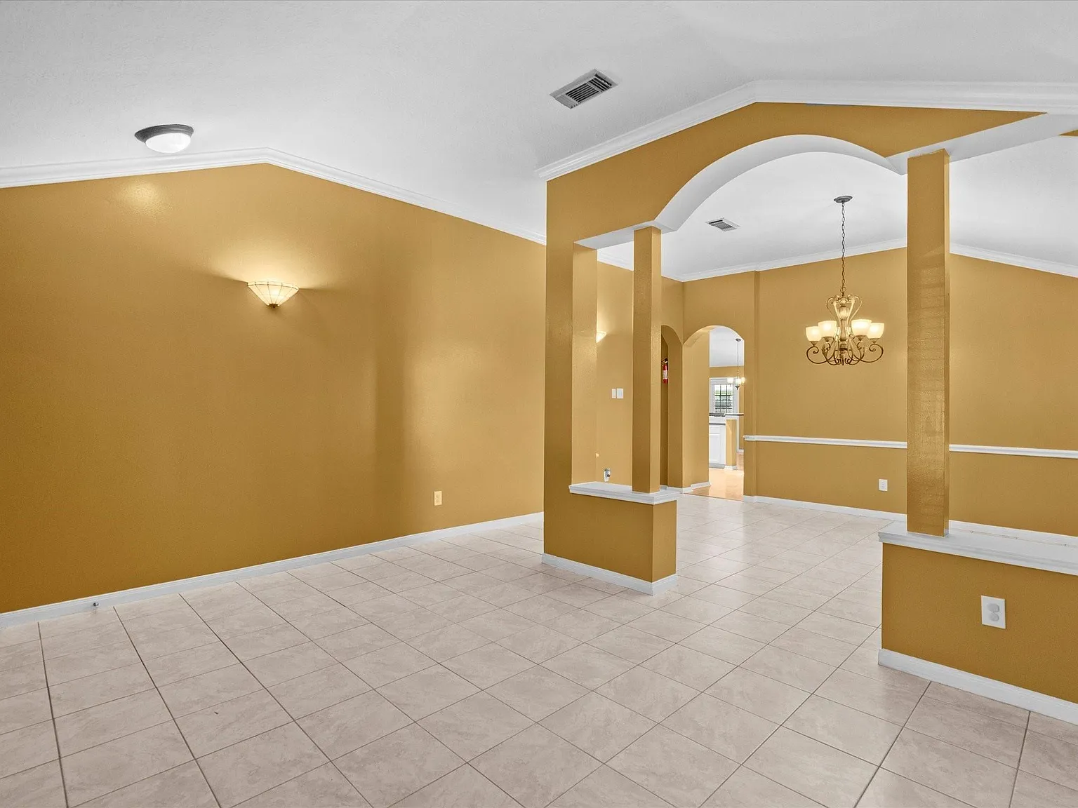 3 bed, 2.0 bath, 1906 sqft, $2,100 — Photo 4