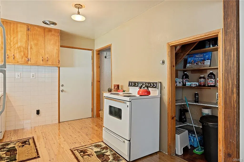 3 bed, 1.5 bath, $1,600 — Photo 4