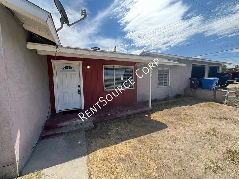 1360 1/2 Nancy St — Photo 2