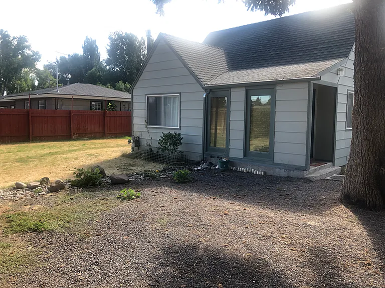 3928 Crest St — Photo 2
