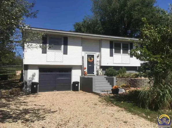 327 Melody Ln, Carbondale, KS 66414