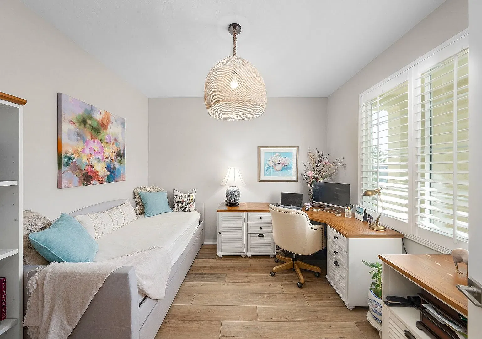 Modern Comfort Meets Relaxed California Living — Photo 3