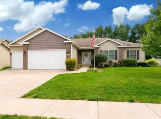 1353 W 61st St, Davenport, IA 52806