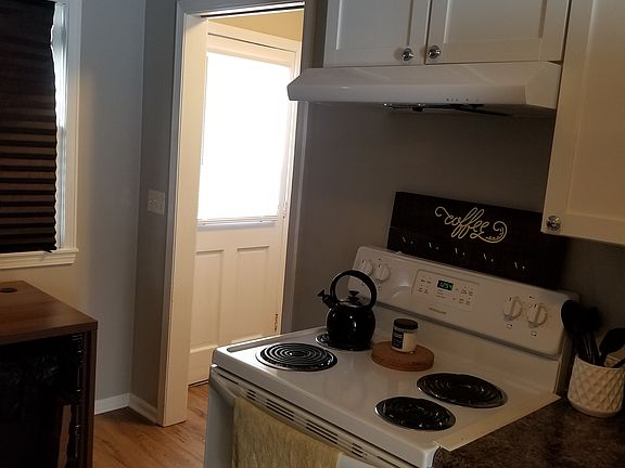 2nd image of 3225 W Ionia St #3225