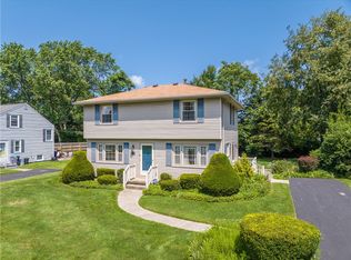 186 Saint Johns Dr, Rochester, NY 14626