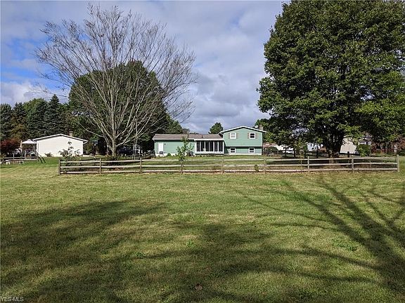 4th image of 1580 Poppy Dr NW