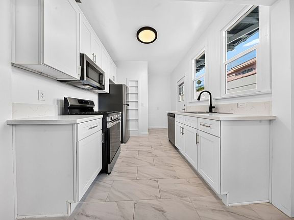 4th image of 1002 N Sweetzer Ave #6-1006