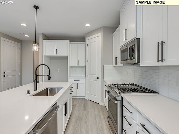 5th image of 928 NW 178th Way