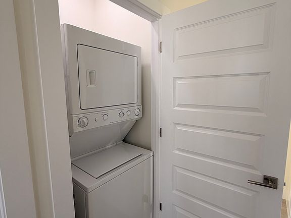 5th image of 609 N Alexandrite Ave #3