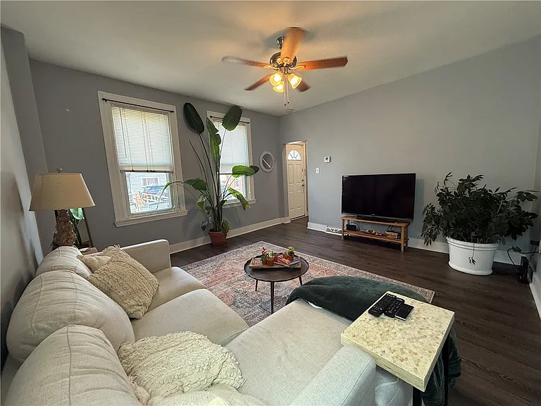 907 Spring Way — Photo 15