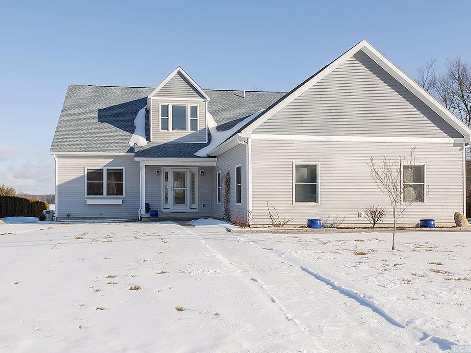 1st image of 14 Lakeview Dr