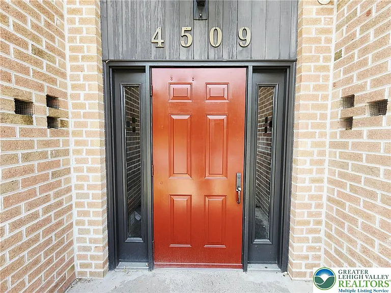 4509 N Hedgerow Dr #2 — Photo 3