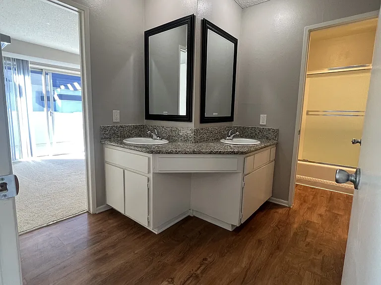 Cross Roads Apartment Homes — Photo 10
