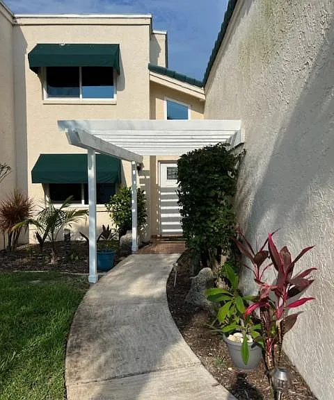 39 Emerald Ct — Photo 1