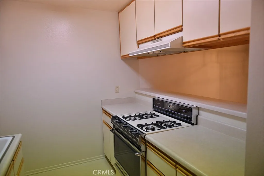 2 bed, 1100 sqft, $2,750 — Photo 4