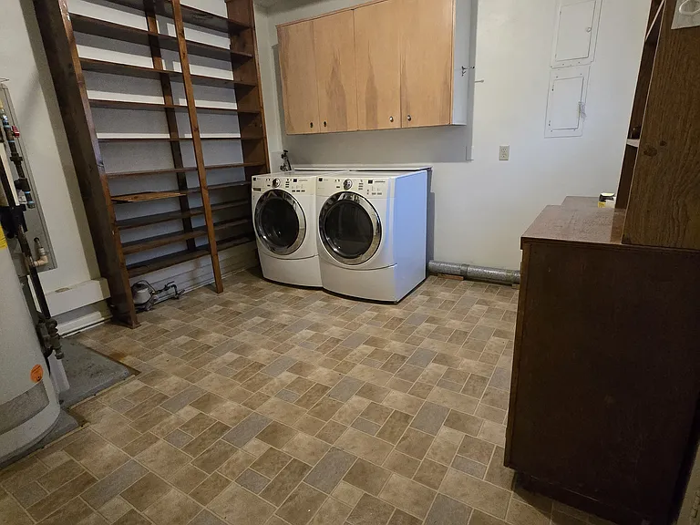 105 W Willman St — Photo 5