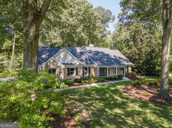 405 Golf View Dr, Peachtree City, GA 30269