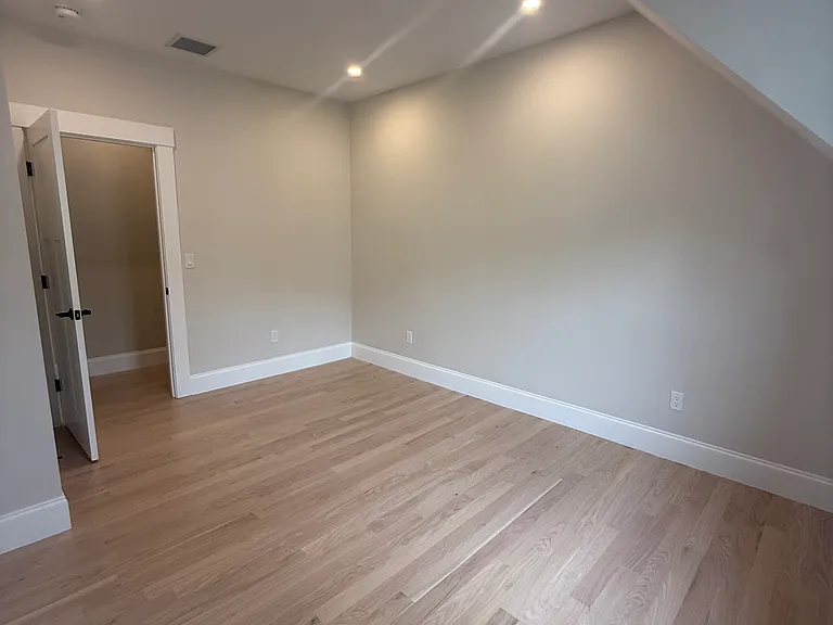 20 Florence St — Photo 10