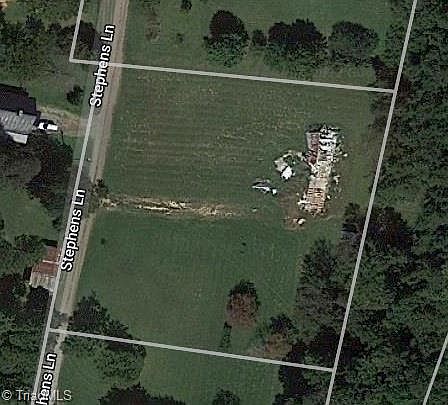 2nd image of 255 Stephens Ln