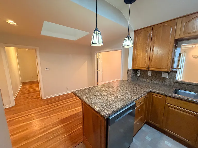 585 Morse Ave — Photo 20