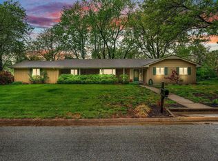 157 SW Meadow Ln, Topeka, KS 66606