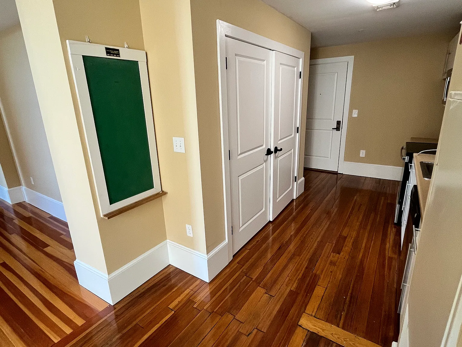 1 bed, 671 sqft, $1,464 — Photo 2