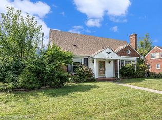 18294 W Outer Dr, Dearborn, MI 48128
