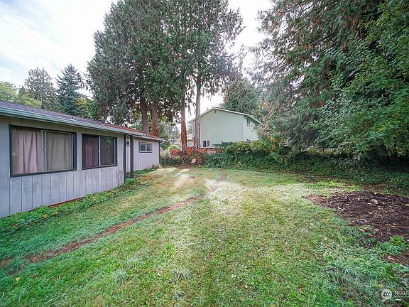 5th image of 24575 Madura Drive NE