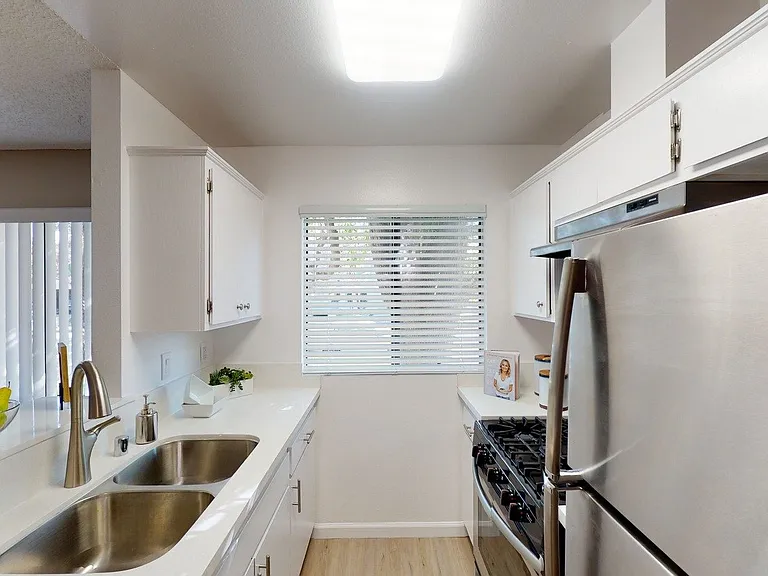 Mentone Apartments — Photo 27