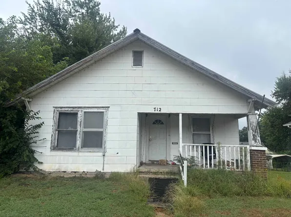 712 N 4th St, Arkansas City, KS 67005