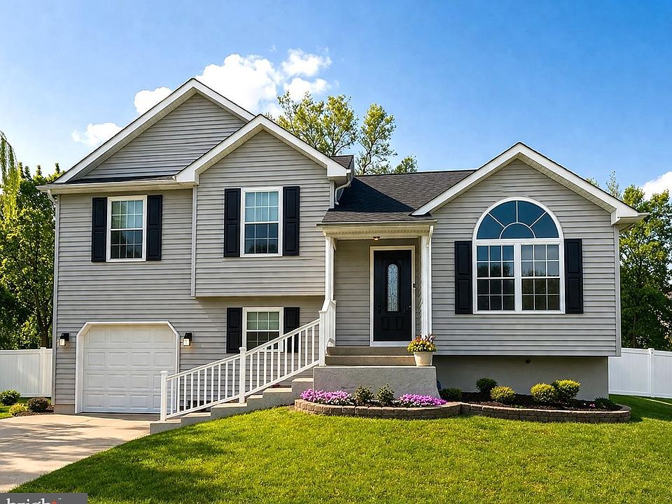 1st image of 832 Rosetree Dr