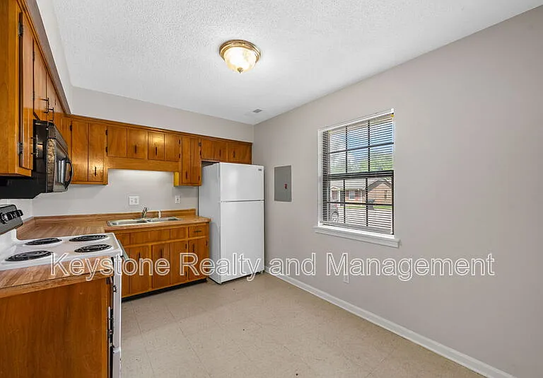 1375 Thompsonville Ln #3 — Photo 6