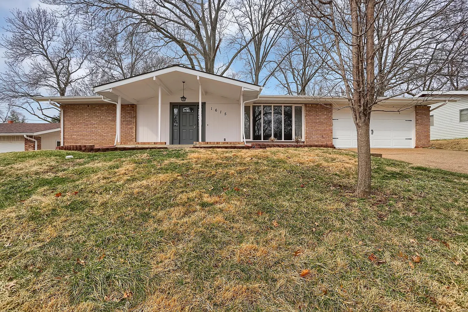 1615 Fontana Dr photo 1