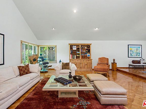 3rd image of 4070 Falling Leaf Dr
