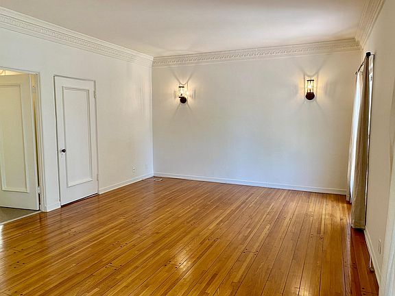 2nd image of 405 S Crescent Dr