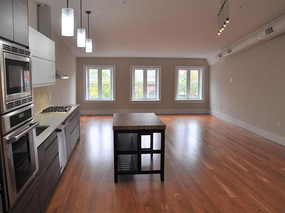 2nd image of 319 Cameron St
