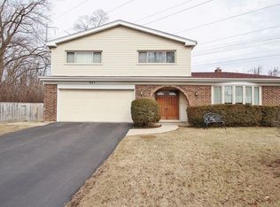 221 Mark Dr, Glenview, IL 60025