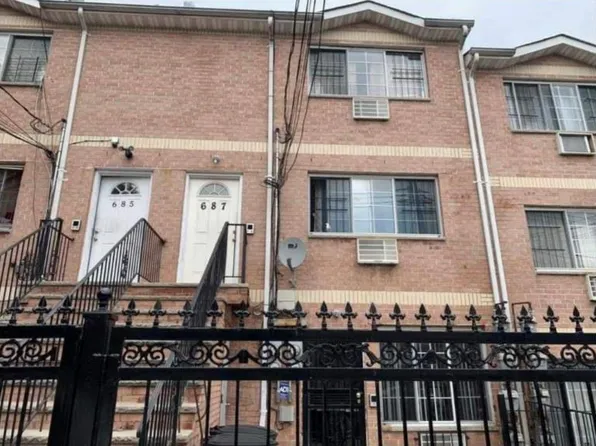 687 E 219th Street, Bronx, NY 10467