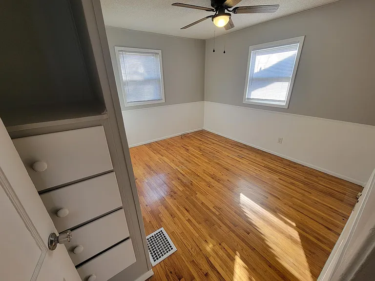 1207 W Springfield Ave — Photo 6