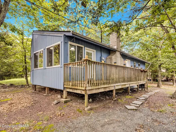 2340 Burntwood Dr, East Stroudsburg, PA 18301