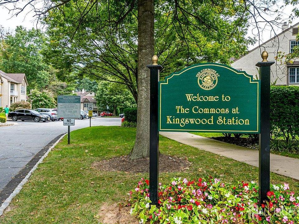 2nd image of 2304 Commons Dr