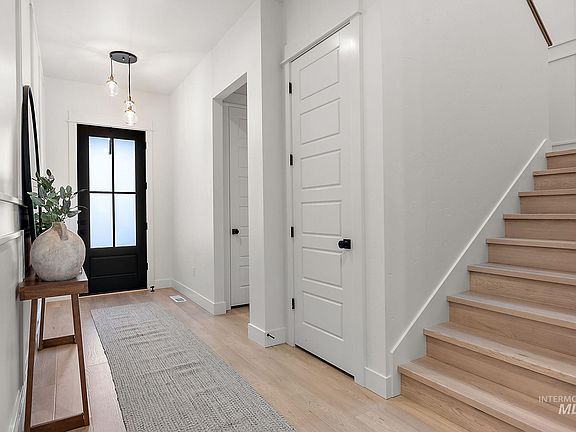 2nd image of 6862 N Willowside Ave