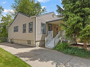 1391 Bennaville Ave, Birmingham, MI