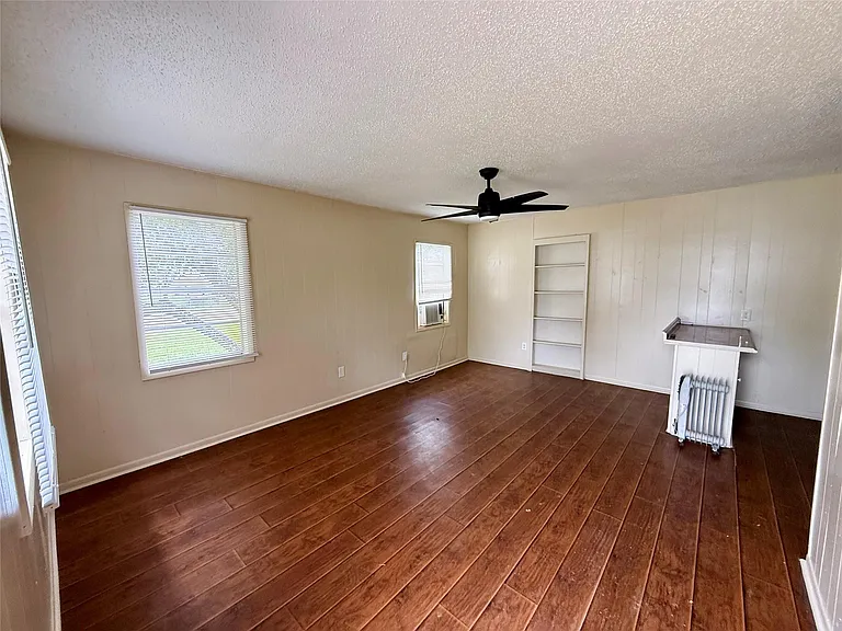 519 McGuire Ln — Photo 3
