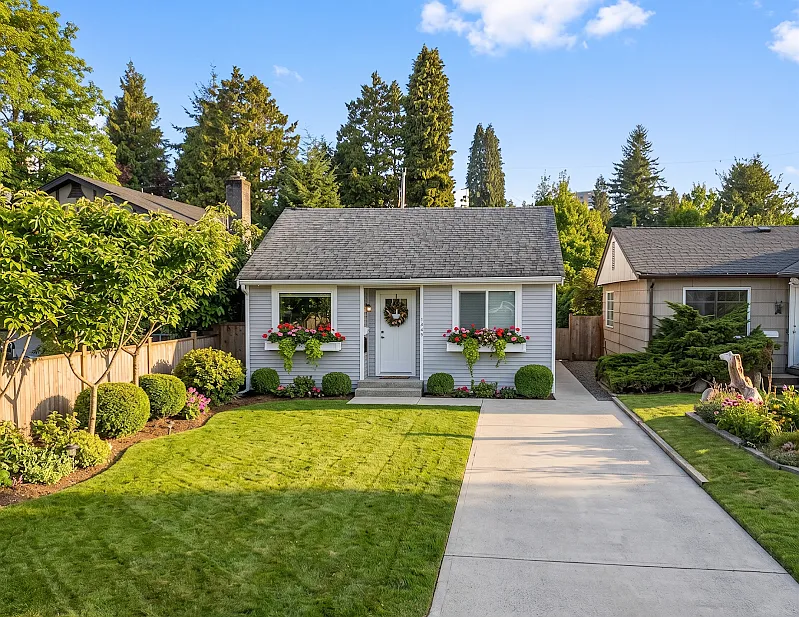 Bowser Ave, North Vancouver — Photo 4