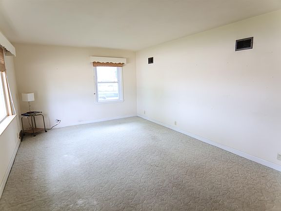 2nd image of 610 W Beloit St