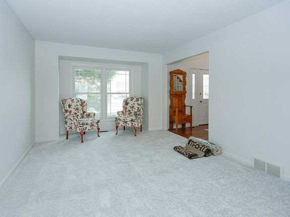 5698 Tradewind Dr-103