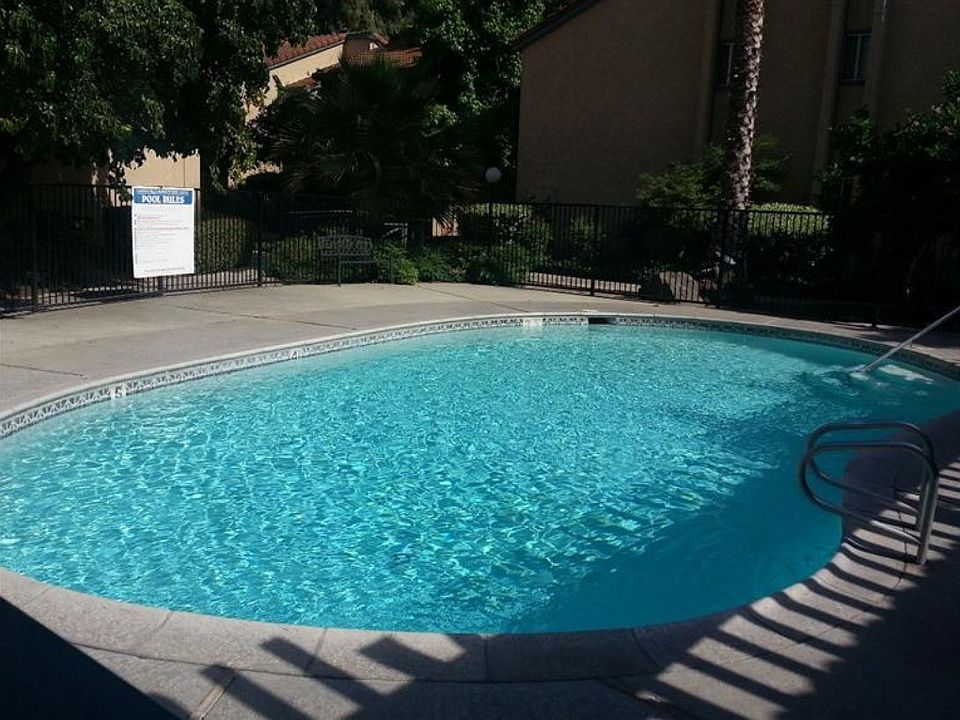 2nd image of 1550 W Ashlan Ave APT 108