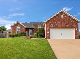 210 Coopers Way, Centerton, AR 72719